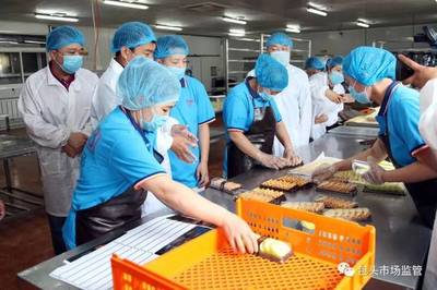 包頭市多區聯動嚴查食品安全，過期食品凍品被集中查獲